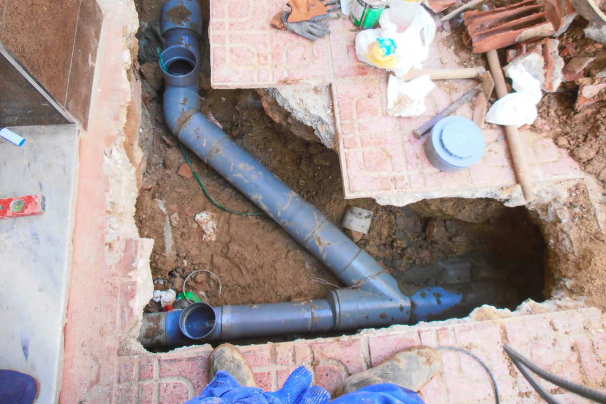 Soluciones rápidas con servicios urgentes de desatascos de desagües, tuberías, arquetas y bajantes