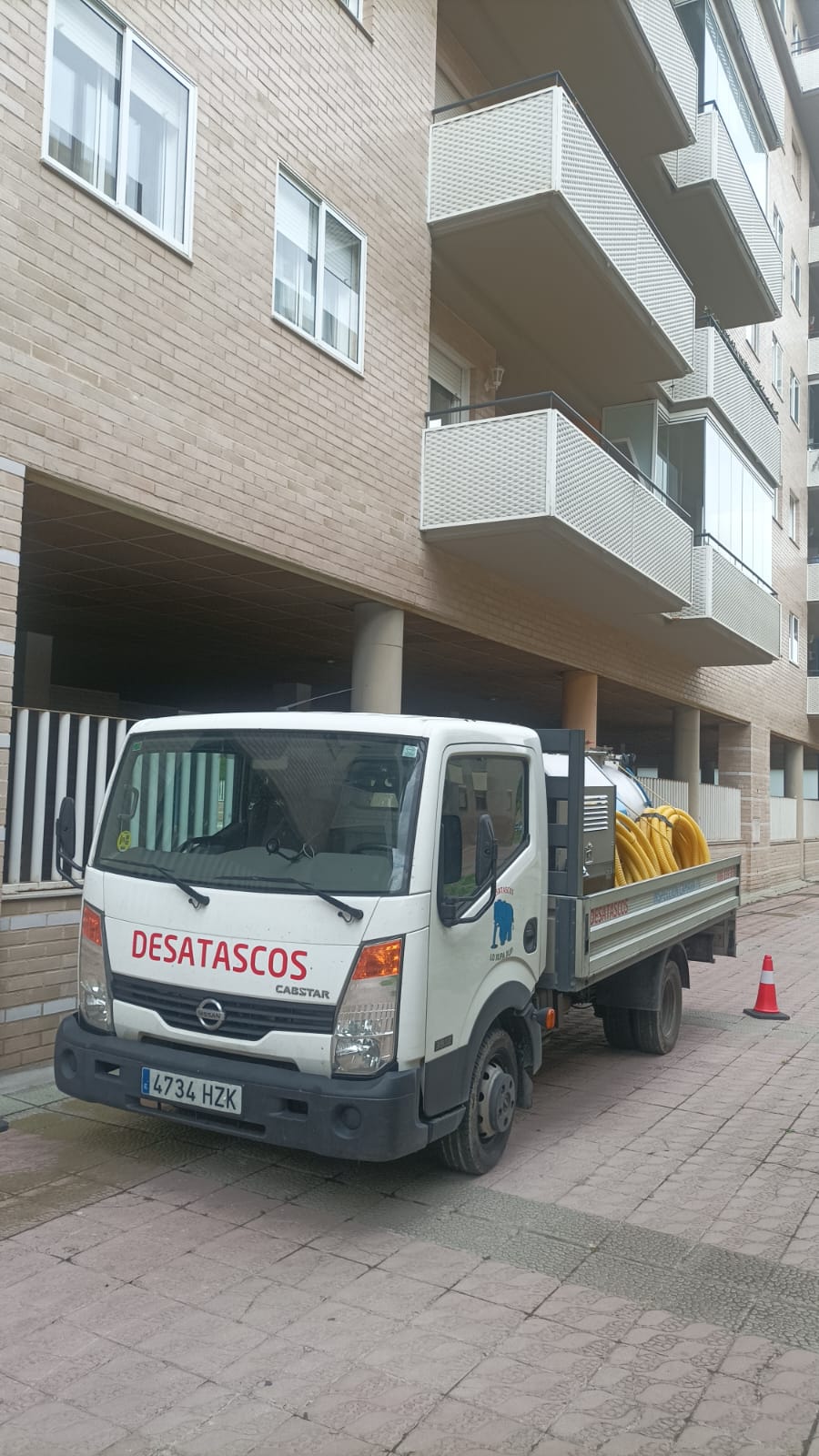camión cuba desatasco de tubería de baño en Zaragoza